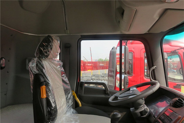 江淮 格尔发A5W重卡 标载型 310马力 8X4 9.5米 国四排半厢式载货车(法士特9档)(HFC5311XXYP2K4H45F)