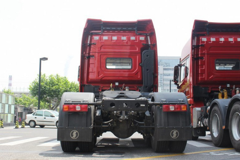 陕汽康明斯 德龙X3000 轻量化版 440马力 6X4 国五牵引车(SX42584W324C)
