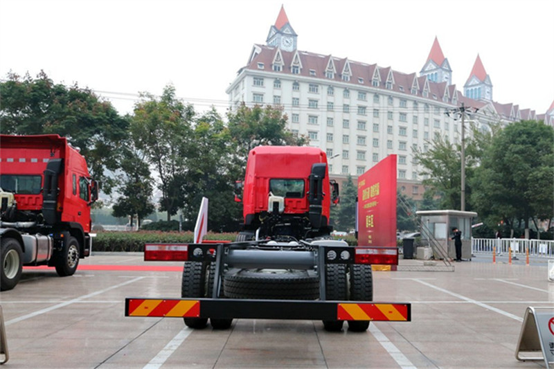 江淮 格尔发A5W重卡 标载型 270马力 8X4 9.5米 国四排半厢式载货车(一汽10档)(HFC5311XXYP2K4H45F)