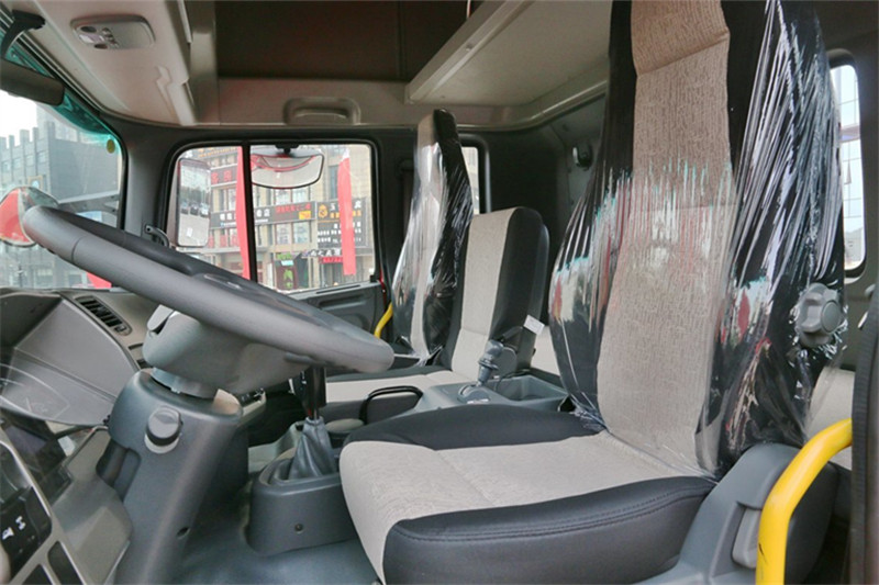 江淮 格尔发A5W重卡 标载型 270马力 8X4 9.5米 国四排半厢式载货车(一汽10档)(HFC5311XXYP2K4H45F)