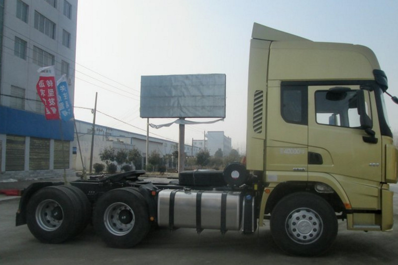 陕汽康明斯 德龙X3000 420马力 6X4 国四牵引车(SX42564T324)