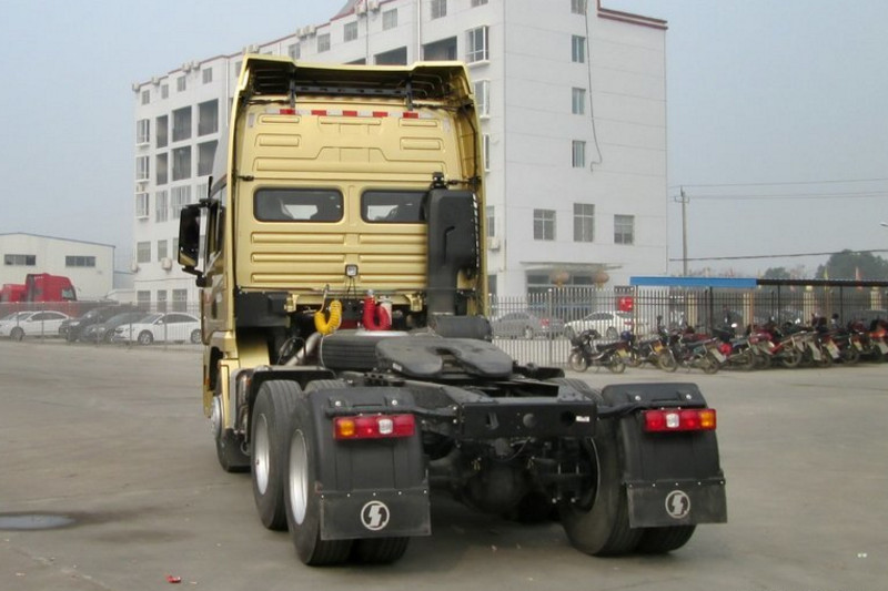 陕汽康明斯 德龙X3000 420马力 6X4 国四牵引车(SX42564T324)