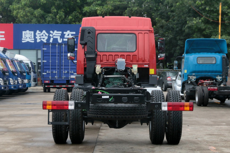 一汽解放青汽 龙V中卡 180马力 4X2 6.8米 国五厢式载货车底盘(CA5169XXYPK2L2E5A80-3)