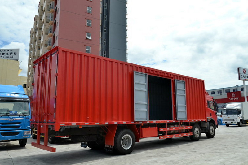 一汽解放青汽 龙V 164马力 4X2 7.7米 国四厢式载货车(CA5148XXYPK2L4E4A80-3)