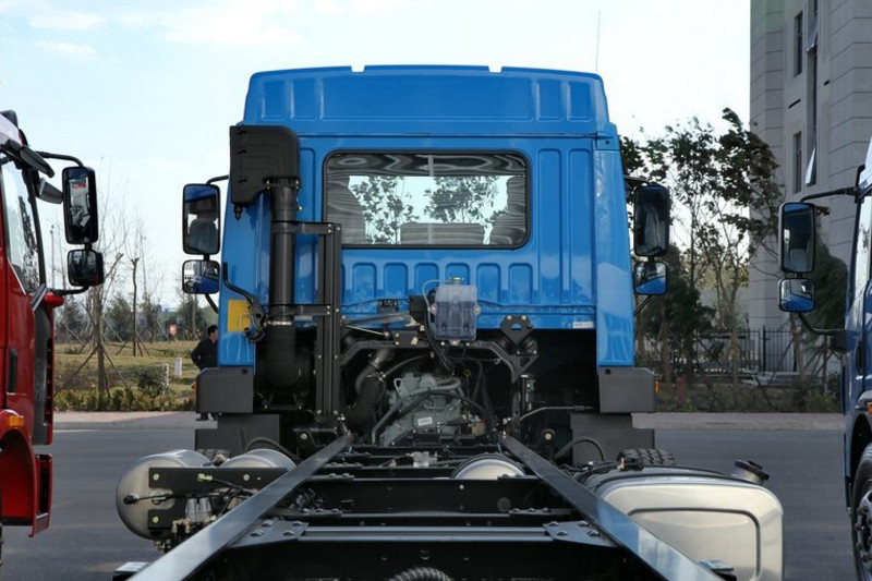 一汽解放青汽 龙V中卡 220马力 6X2 9.5米 国四载货车底盘(CA1250PK2L7T3E4A80)