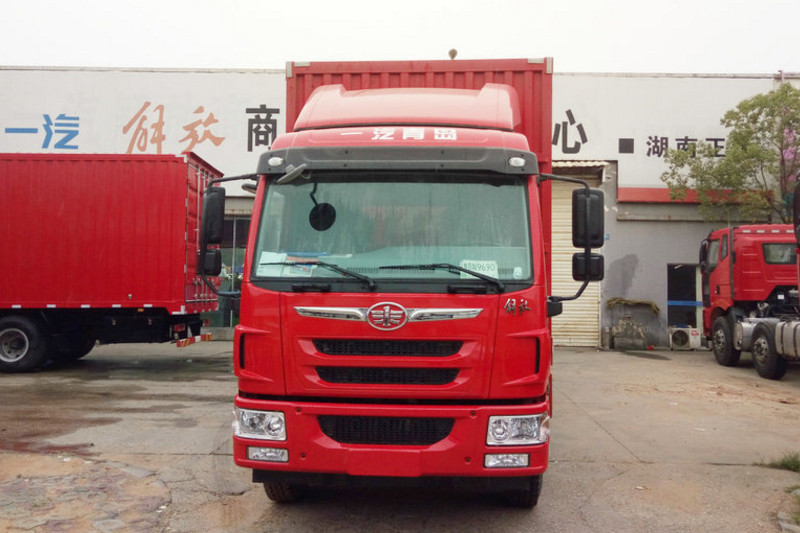 一汽解放青汽 龙V中卡 220马力 6X2 7.7米 国五厢式载货车(CA5250XXYPK2L5T3E5A80-3)