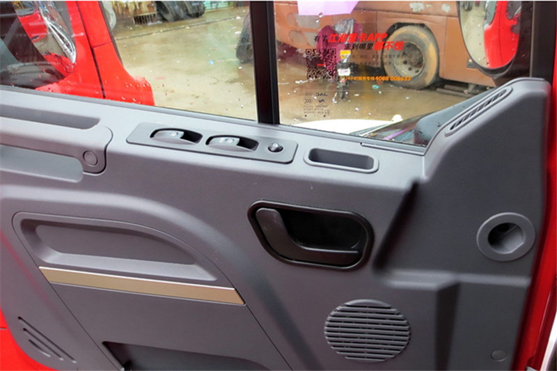 江淮 格尔发A5W重卡 标载型 290马力 8X4 9.5米 国四排半仓栅式载货车(法士特9档)(HFC5311CCYP2K4H45F)