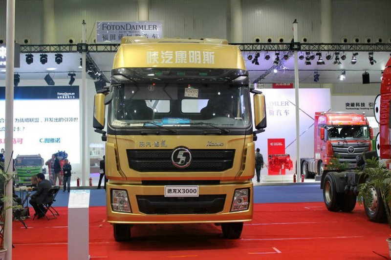 陕汽康明斯 德龙X3000 420马力 6X4 国四牵引车(SX42564V324C)