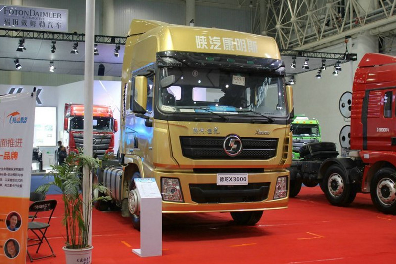 陕汽康明斯 德龙X3000 420马力 6X4 国四牵引车(SX42564V324C)