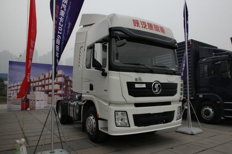 陕汽康明斯 德龙X3000 轻量化版 420马力 4X2 国五牵引车(SX41884V361C)