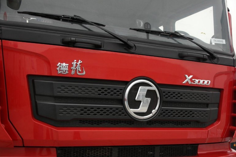 陕汽康明斯 德龙新X3000 轻量化版 420马力 6X4 国五危险品牵引车(SX42584V324C)