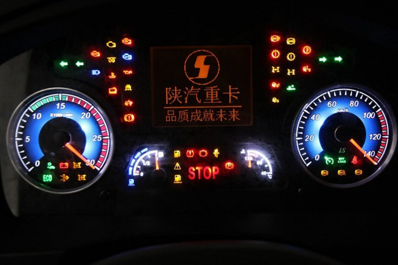陕汽康明斯 德龙新X3000 轻量化版 420马力 6X4 国五危险品牵引车(SX42584V324C)