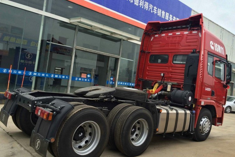 陕汽康明斯 德龙X3000 加强版 420马力 6X4 国四牵引车(SX42564T324)