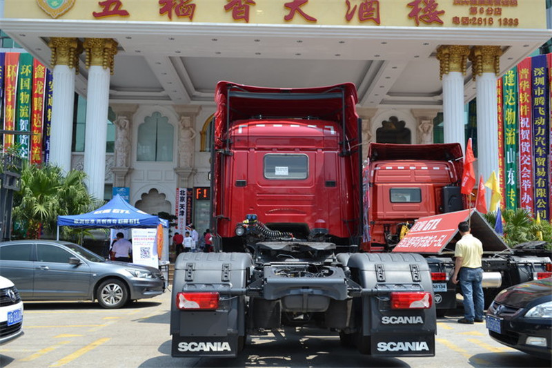 斯堪尼亚 R系列重卡 560马力 6X2R 国五牵引车(型号R560 V8)