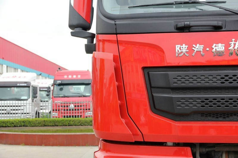 陕汽康明斯 德龙X3000 轻量化版 420马力 6X4 国四牵引车(SX42564T324)