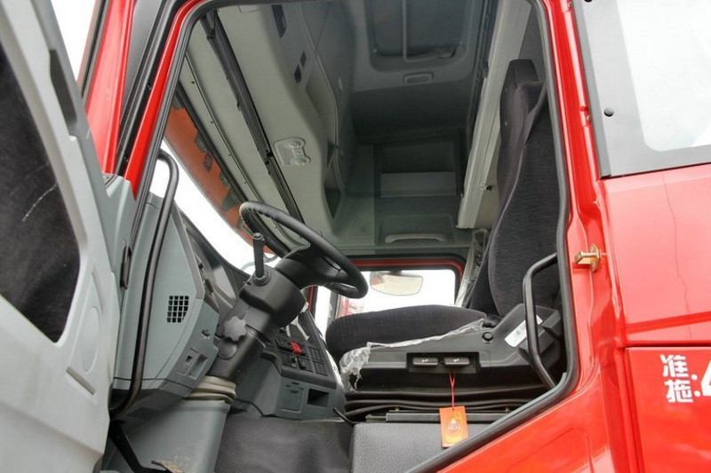 陕汽康明斯 德龙X3000 轻量化版 420马力 6X4 国四牵引车(SX42564T324)
