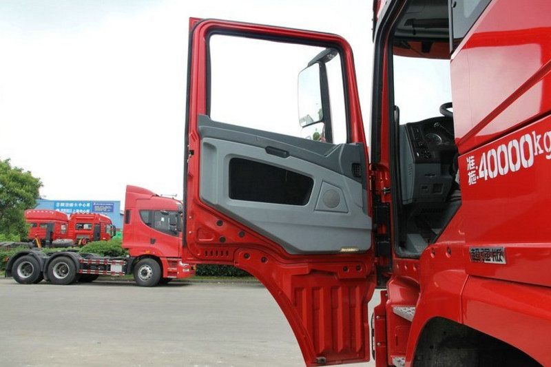 陕汽康明斯 德龙X3000 轻量化版 420马力 6X4 国四牵引车(SX42564T324)