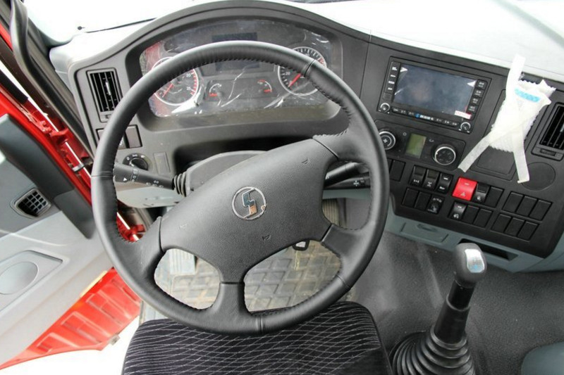 陕汽康明斯 德龙X3000 轻量化版 420马力 6X4 国四牵引车(SX42564T324)