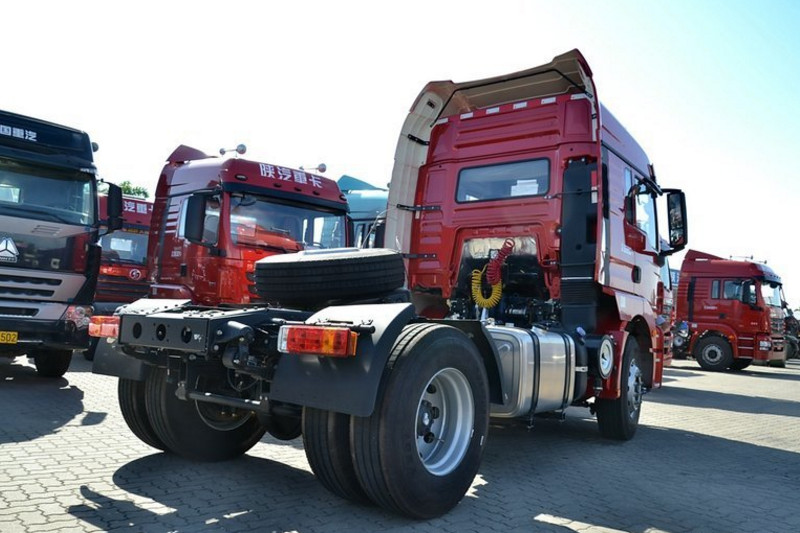 陕汽 德龙新M3000 380马力 6X4 LNG 国五牵引车(SX4258GR384TL)