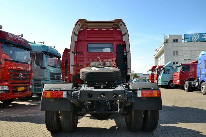 陕汽 德龙新M3000 380马力 6X4 LNG 国五牵引车(SX4258GR384TL)