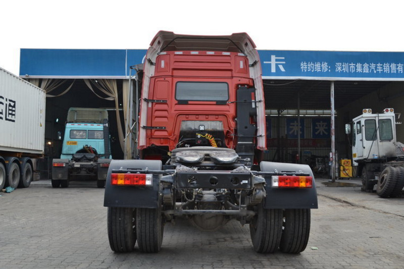 陕汽重卡 德龙新M3000 轻量化版 270马力 4X2 国四牵引车(SX4186GN361)