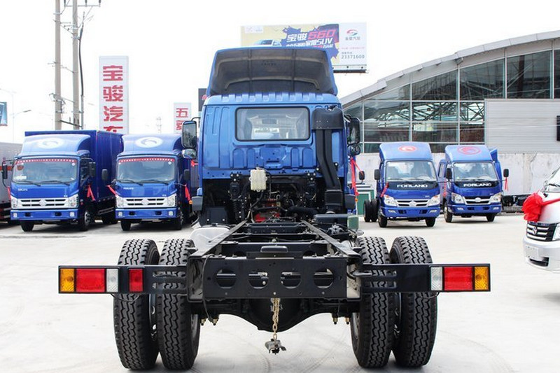 福田 瑞沃中卡 168马力 4X2 6.7米 国四 厢式载货车底盘(6档)(BJ5165XXY-2)
