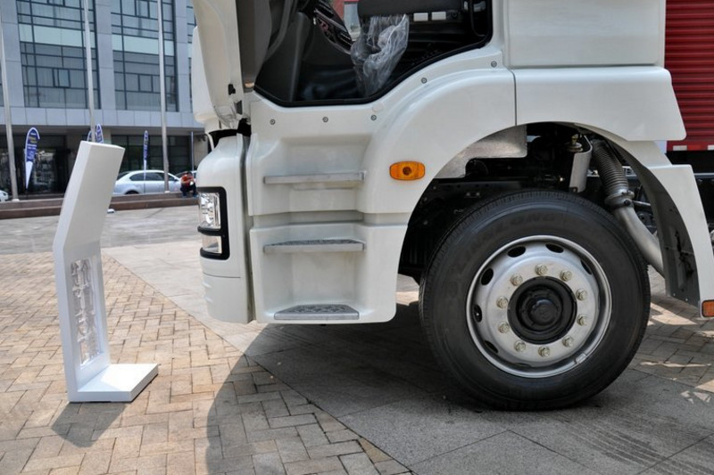 陕汽重卡 德龙新M3000 270马力 6X2 9.6米 国五厢式载货车(AMT)(SX5200XXYMA)