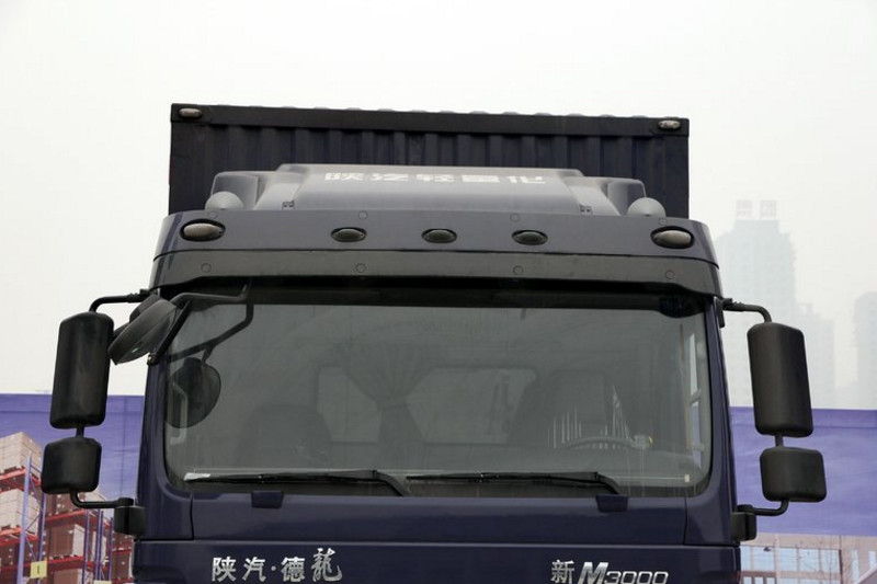 陕汽重卡 德龙新M3000 轻量化版 270马力 6X2 国五厢式载货车(SX5208XXYML703)