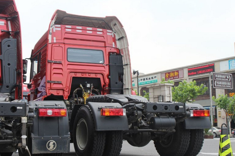 陕汽康明斯 德龙新M3000 345马力 4X2 国五牵引车(SX4188GR361C)