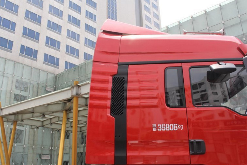 陕汽康明斯 德龙新M3000 345马力 4X2 国五牵引车(SX4188GR361C)