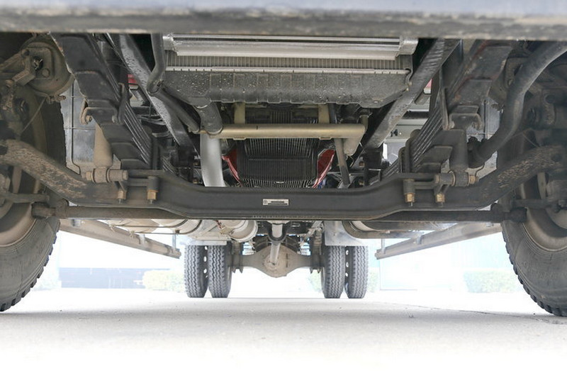 福田 瑞沃中卡 168马力 4X2 6.7米 国五 厢式载货车(BJ5146XXY-1)底盘图片