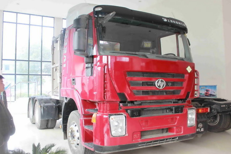 上汽红岩 杰狮重卡 350马力 6X4 LNG 国五 牵引车(CQ4256HTG384T)