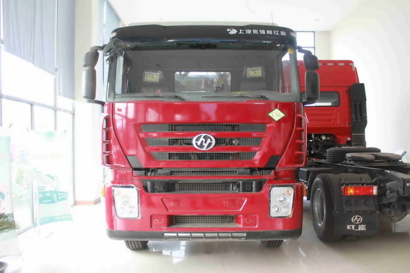 上汽红岩 杰狮重卡 350马力 6X4 LNG 国五 牵引车(CQ4256HTG384T)
