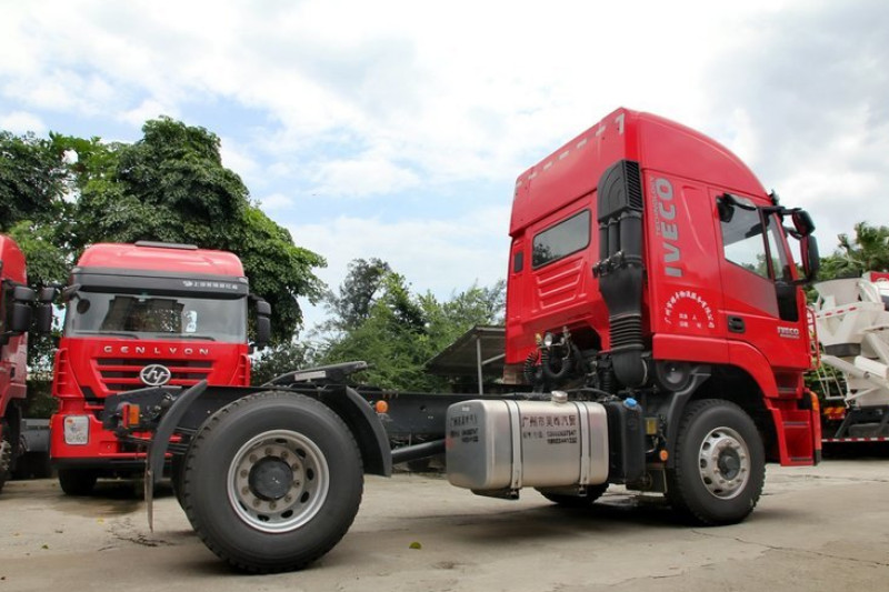 上汽红岩 杰狮M100重卡 480马力 6X4 国四 牵引车(高顶)(CQ4255HXG334)