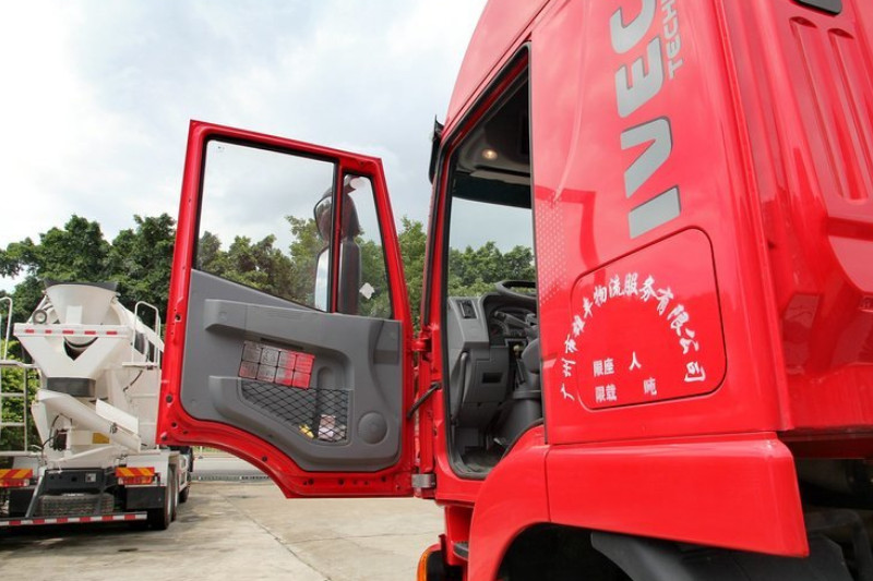 上汽红岩 杰狮M100重卡 480马力 6X4 国四 牵引车(高顶)(CQ4255HXG334)