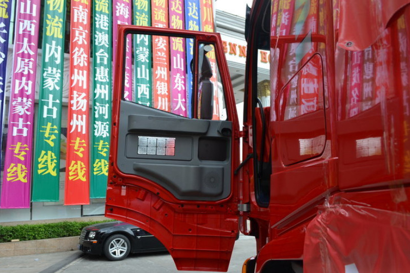 上汽红岩 杰狮C100重卡 重载版 390马力 6X4 国四 牵引车(CQ4255HTG334)