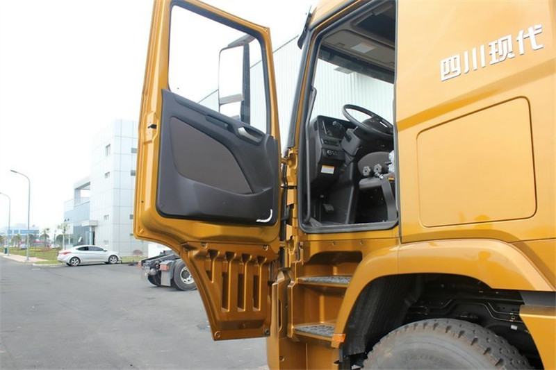 四川现代 Xcient创虎重卡 440马力 8X4 5.6米 国四自卸车(CHM3311KPQ64M)