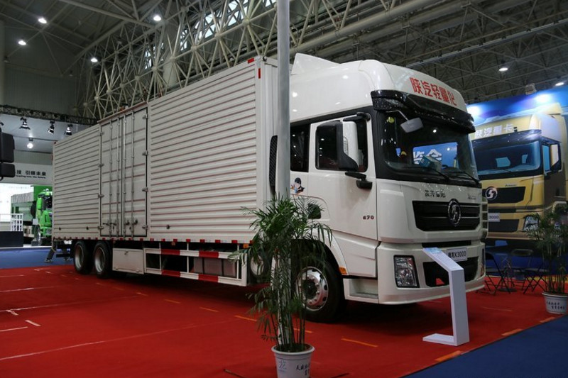 陕汽重卡 德龙X3000 270马力 6X2 9.6米 国五厢式载货车(SX5200XXYXA)