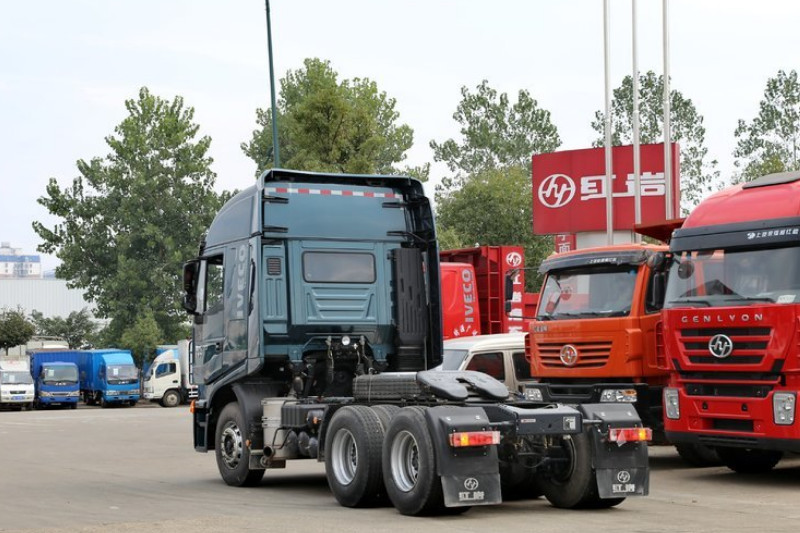 上汽红岩 杰狮C100重卡 480马力 6X4 国四 牵引车(蓝)(CQ4255HXG334HH)