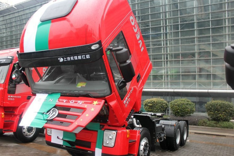 上汽红岩 杰狮重卡 430马力 6X4 国四 牵引车(CQ4255HXG334HH)
