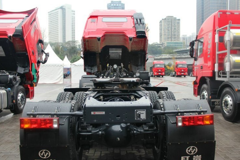 上汽红岩 杰狮重卡 430马力 6X4 国四 牵引车(CQ4255HXG334HH)