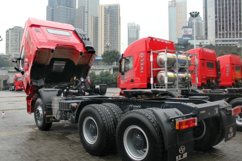 上汽红岩 杰狮重卡 430马力 6X4 国四 牵引车(CQ4255HXG334HH)