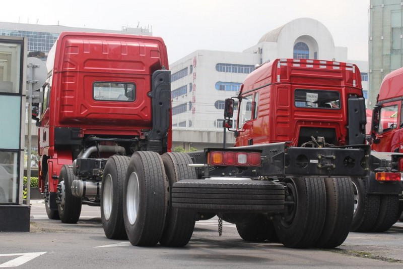 陕汽重卡 德龙X3000 245马力 6X2 9.5米 国四栏板载货车(SX12564K549)