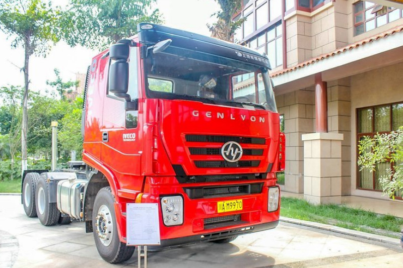 上汽红岩 杰狮M100重卡 430马力 6X4 国四 牵引车(上柴)(平顶)(CQ4255HXG334H)