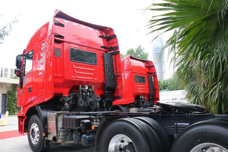 上汽红岩 杰狮C100重卡 390马力 6X4 国四 牵引车(CQ4255HTG334)