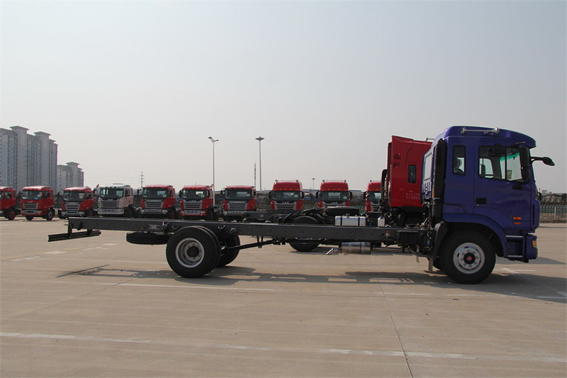 江淮 格尔发K3L中卡 170马力 4X2 7.8米 国五排半厢式载货车(HFC5161XXYP3K1A57S2V)