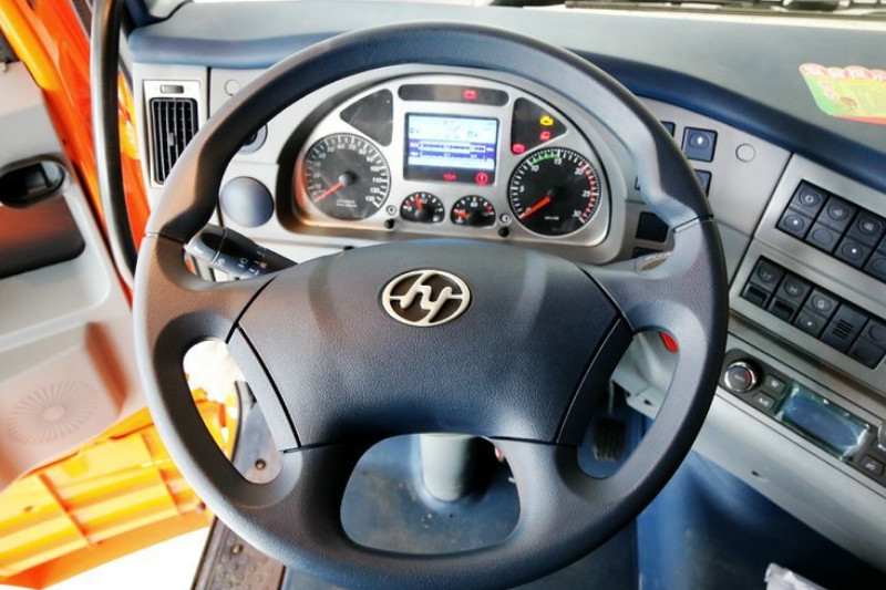 上汽红岩 杰狮M100重卡 430马力 6X4 国四 牵引车(CQ4255HXDG273)