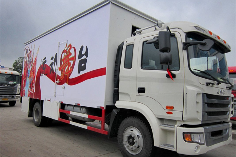 江淮 格尔发K3中卡 160马力 4X2 6.8米 国四排半舞台车(HYS5161XWTH4)
