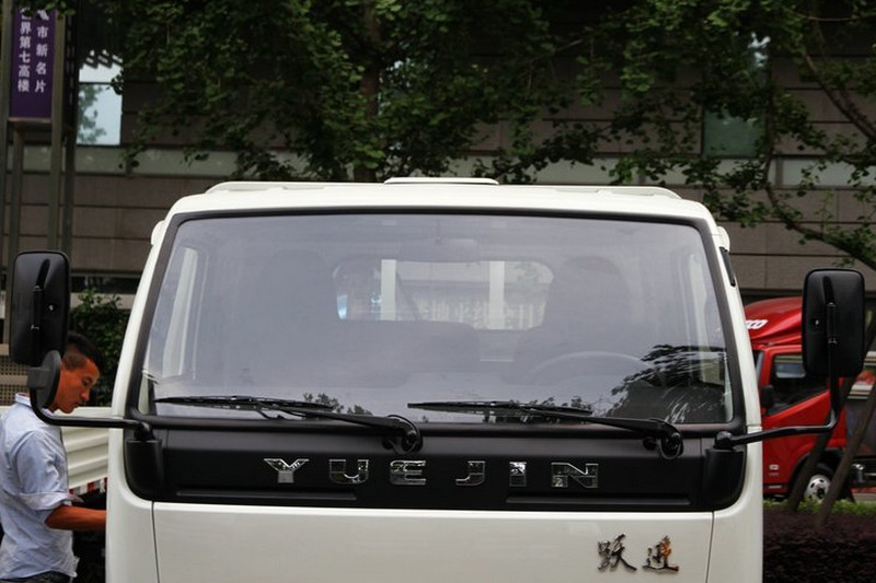 跃进 帅虎H300-33 113马力 3.8米 国四 排半栏板轻卡(NJ1041HFCMZ)