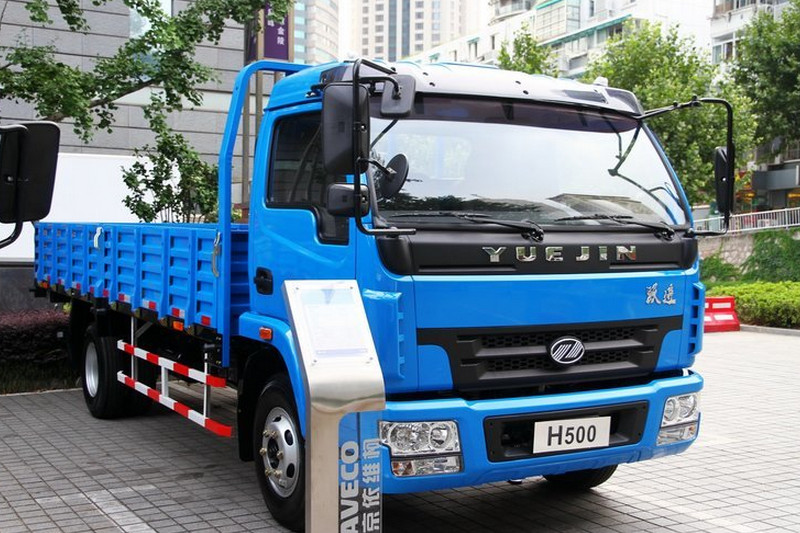 跃进 帅虎H500-51中卡 160马力 4X2 6.7米 国四 排半栏板载货车(NJ1150DDPW4)